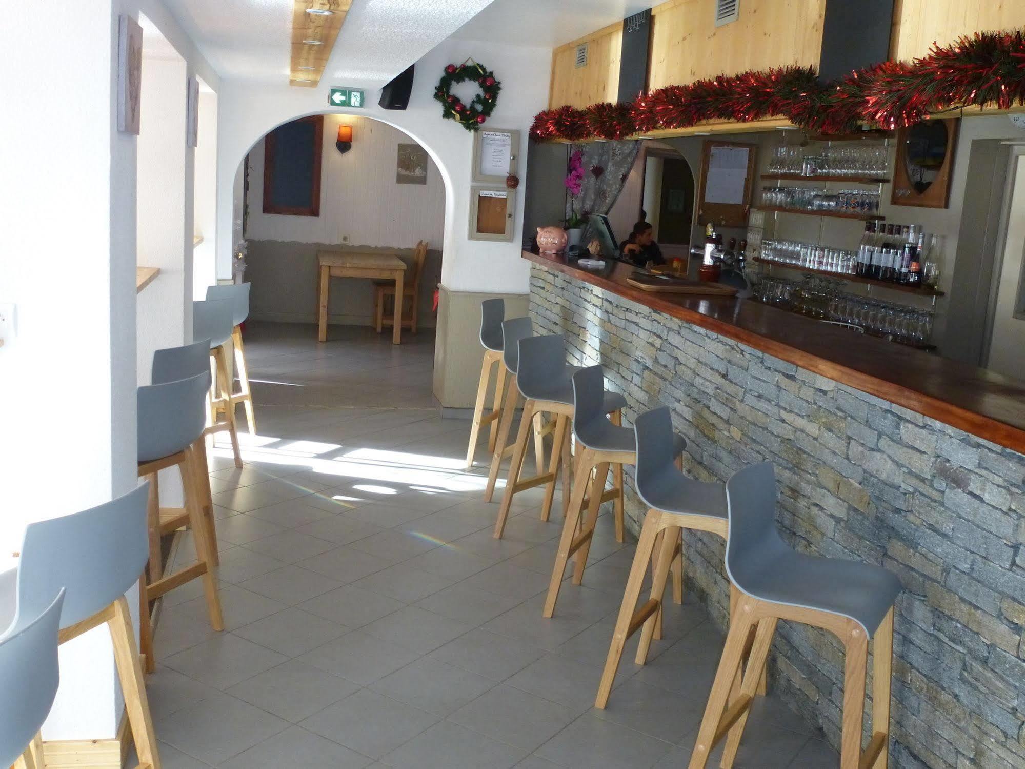 Hotel Lac Bleu 1650 Saint-Francois-Longchamp Εξωτερικό φωτογραφία